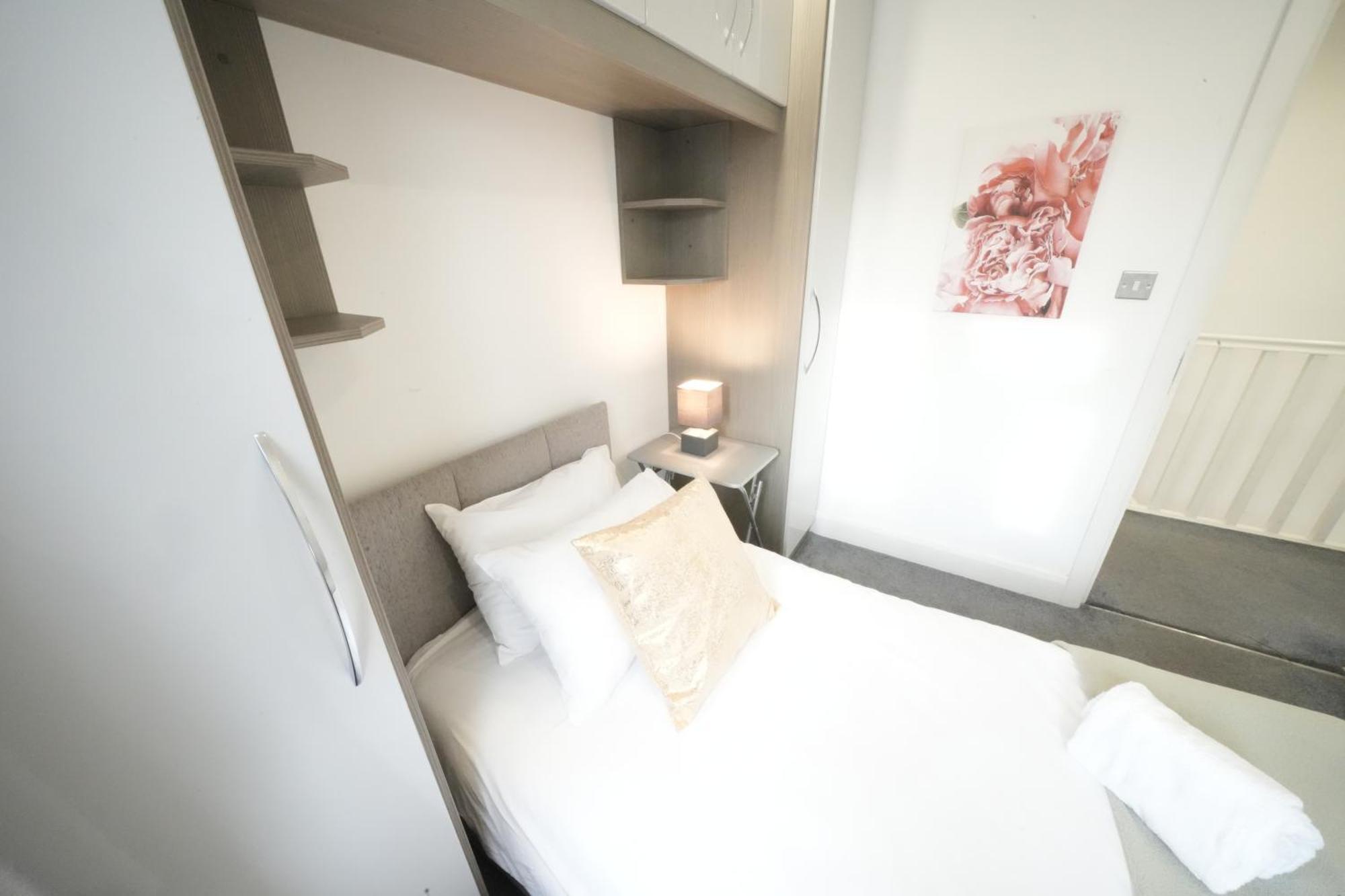 The Hatton Harlington (Greater London)