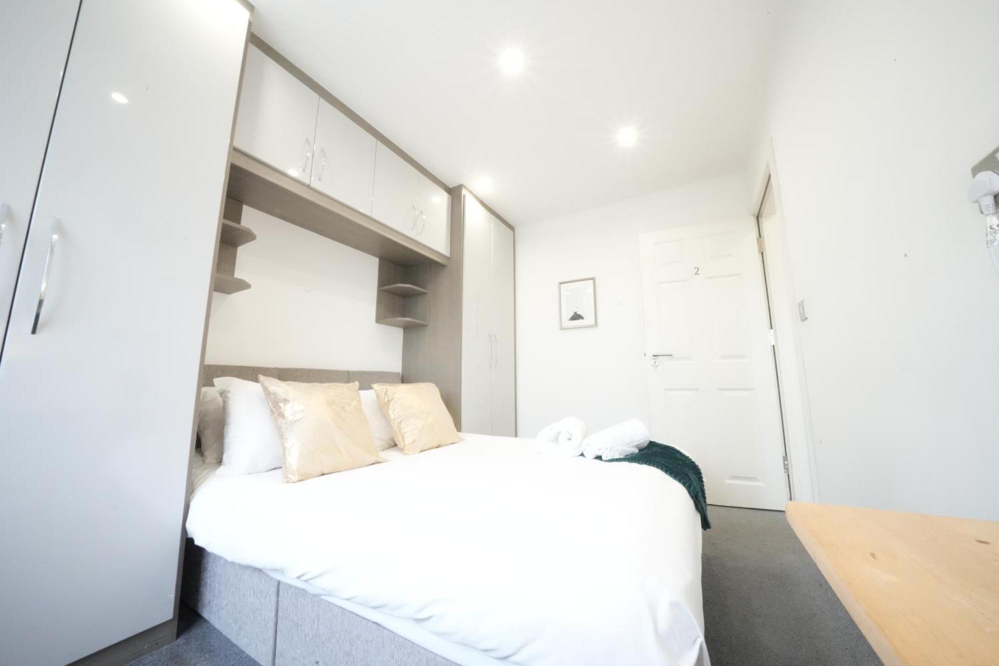 The Hatton * Harlington (Greater London)