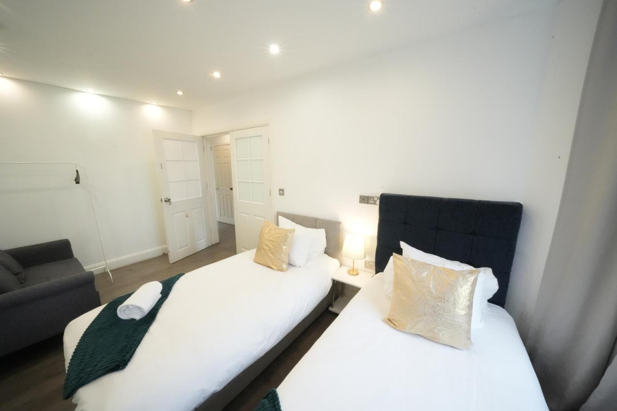 The Hatton * Harlington (Greater London)