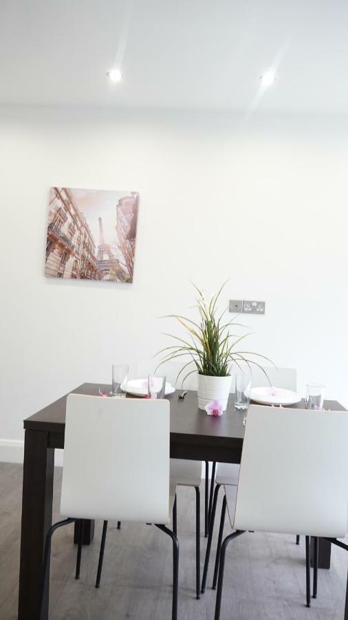 The Hatton * Harlington (Greater London)