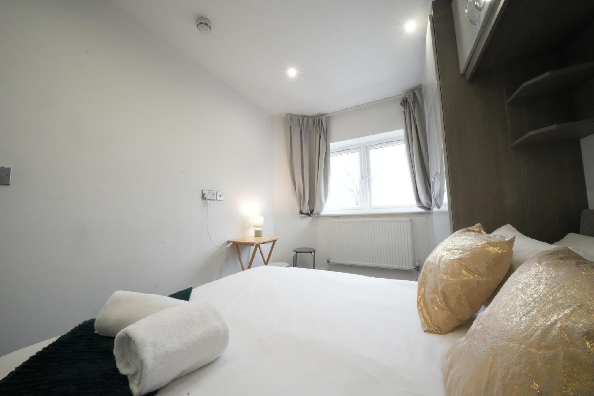 The Hatton * Harlington (Greater London)