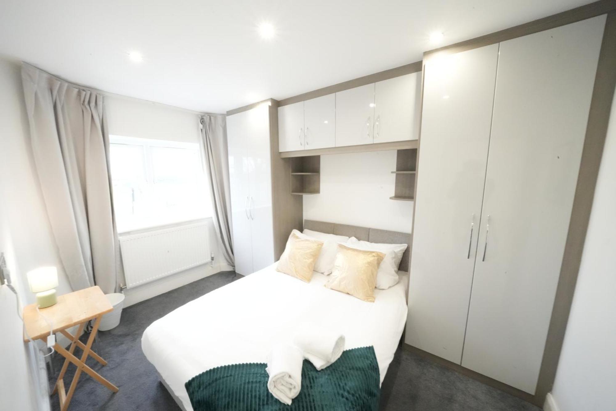The Hatton * Harlington (Greater London)