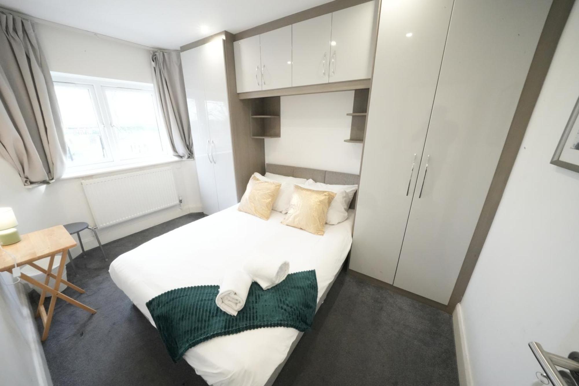 The Hatton * Harlington (Greater London)