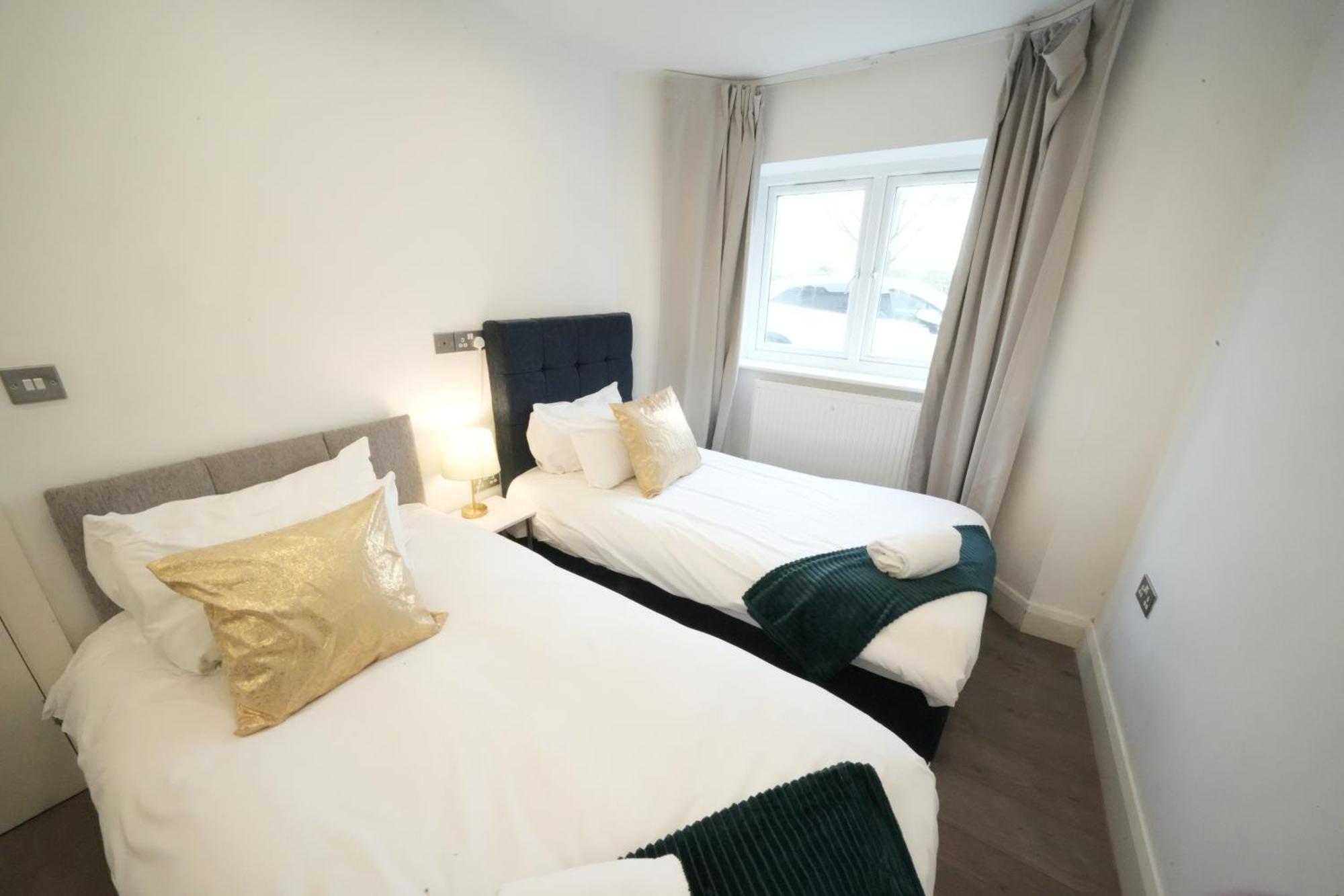 The Hatton * Harlington (Greater London)